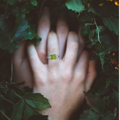 3 cttw Natural Peridot Solitaire  Engagement Ring - Solid White Gold (VVS1, Princess Cut,8.0mm)