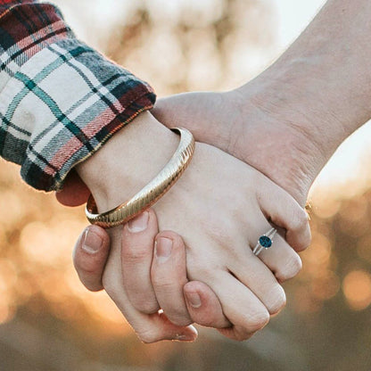 2.32 cttw Natural London Blue Topaz Solitaire with Zirconia Simulated Diamond Accents Engagement Ring - Solid Gold (Oval Cut,9X7mm)