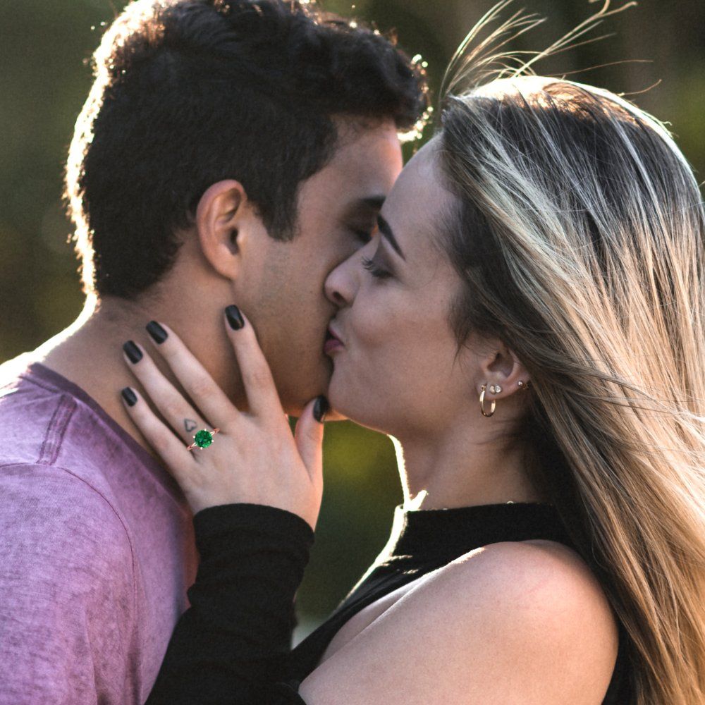 2.5 cttw Simulated Emerald Solitaire  Engagement Ring - Solid Rose Gold (VVS1, Round Cut,8.5mm)